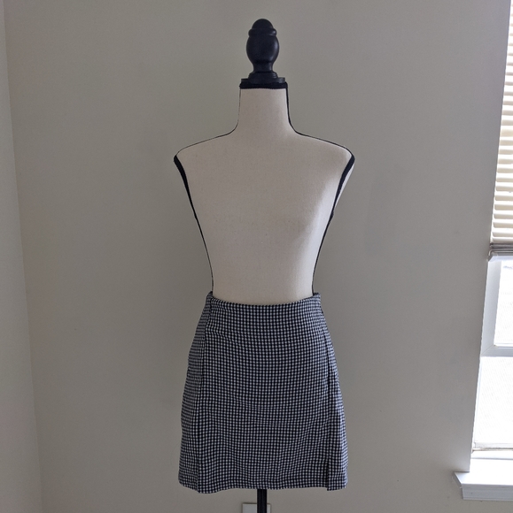 H&M Black + White Gingham Print Mini Skirt - Picture 5 of 6